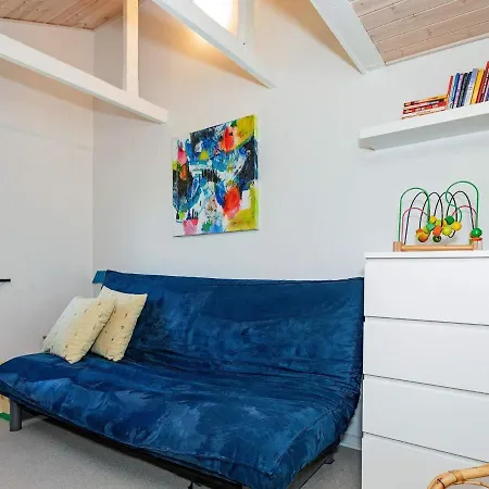 6 Person Holiday In